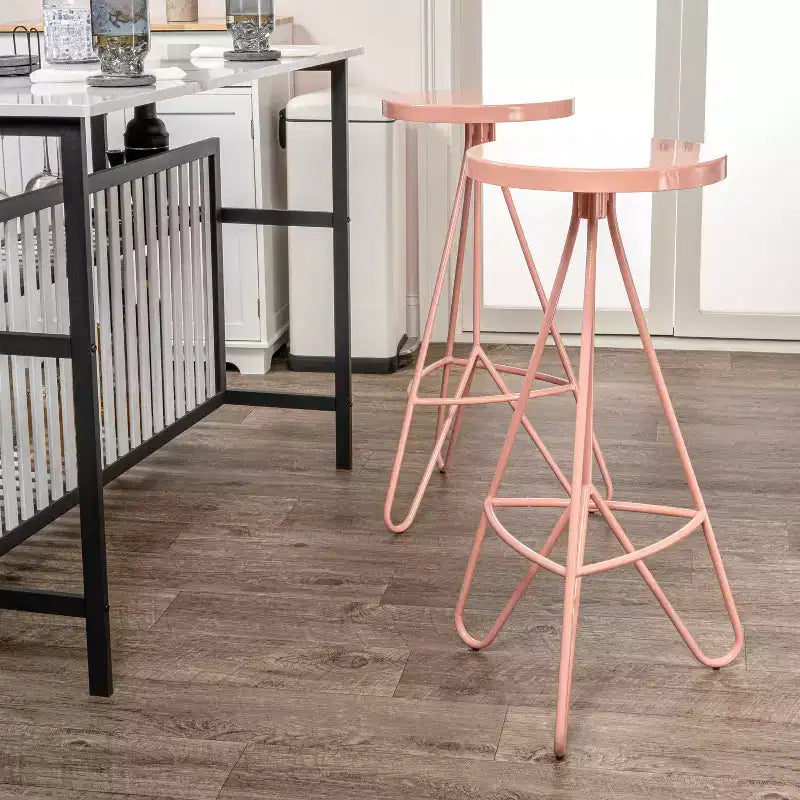 Tabouret de bar sans dossier trépied en fer industriel moderne