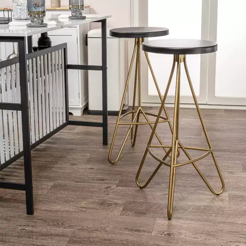 Tabouret de bar sans dossier trépied en fer industriel moderne