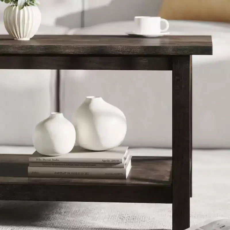 Table basse en bois massif style campagnard avec accents entrecroisés traditionnels